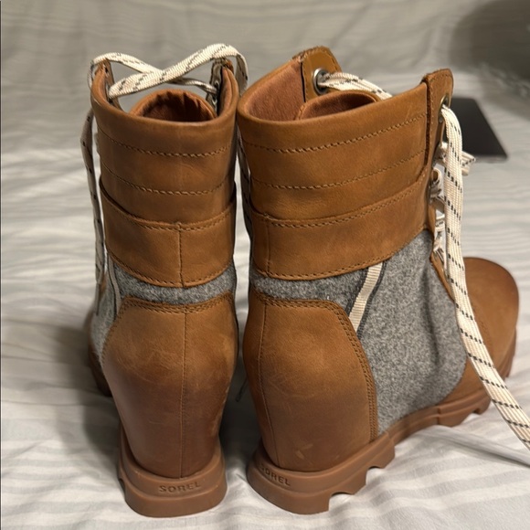 Sorel Brown and Gray Lace Up Boots - Picture 2 of 8